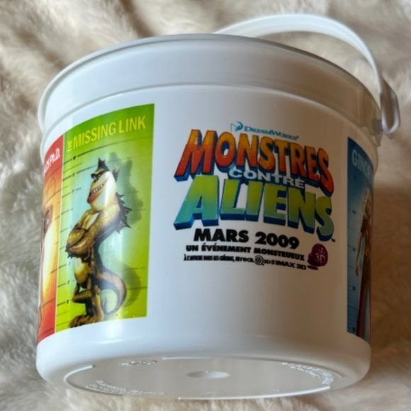 Dreamworks Monsters Versus Aliens 2009 Popcorn Bucket - Picture 3 of 11